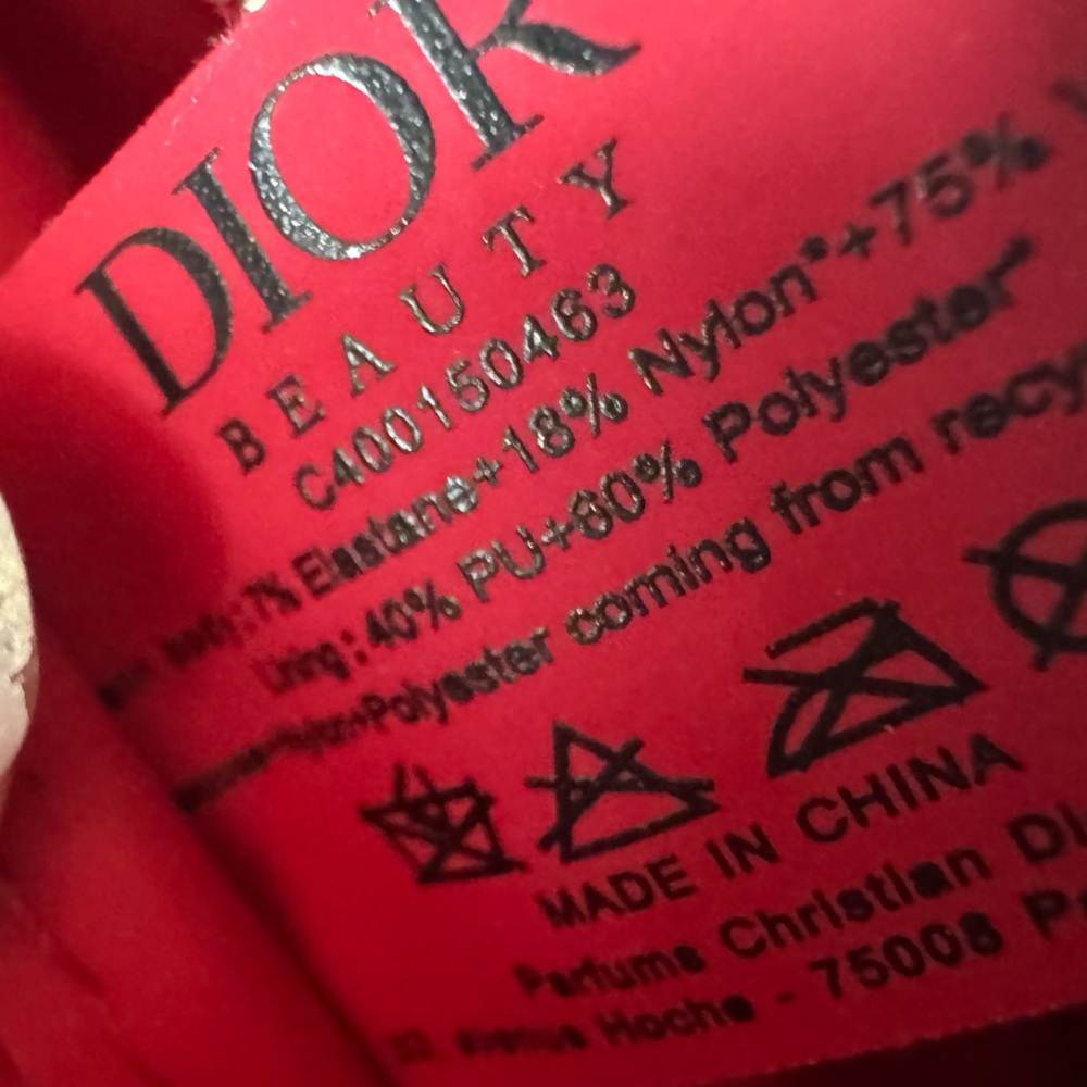 Dior Beauty Bundle W/Capture Total Lotion, Mascara, & Concealer W/Red Dior Pouch - Picture 15 of 16